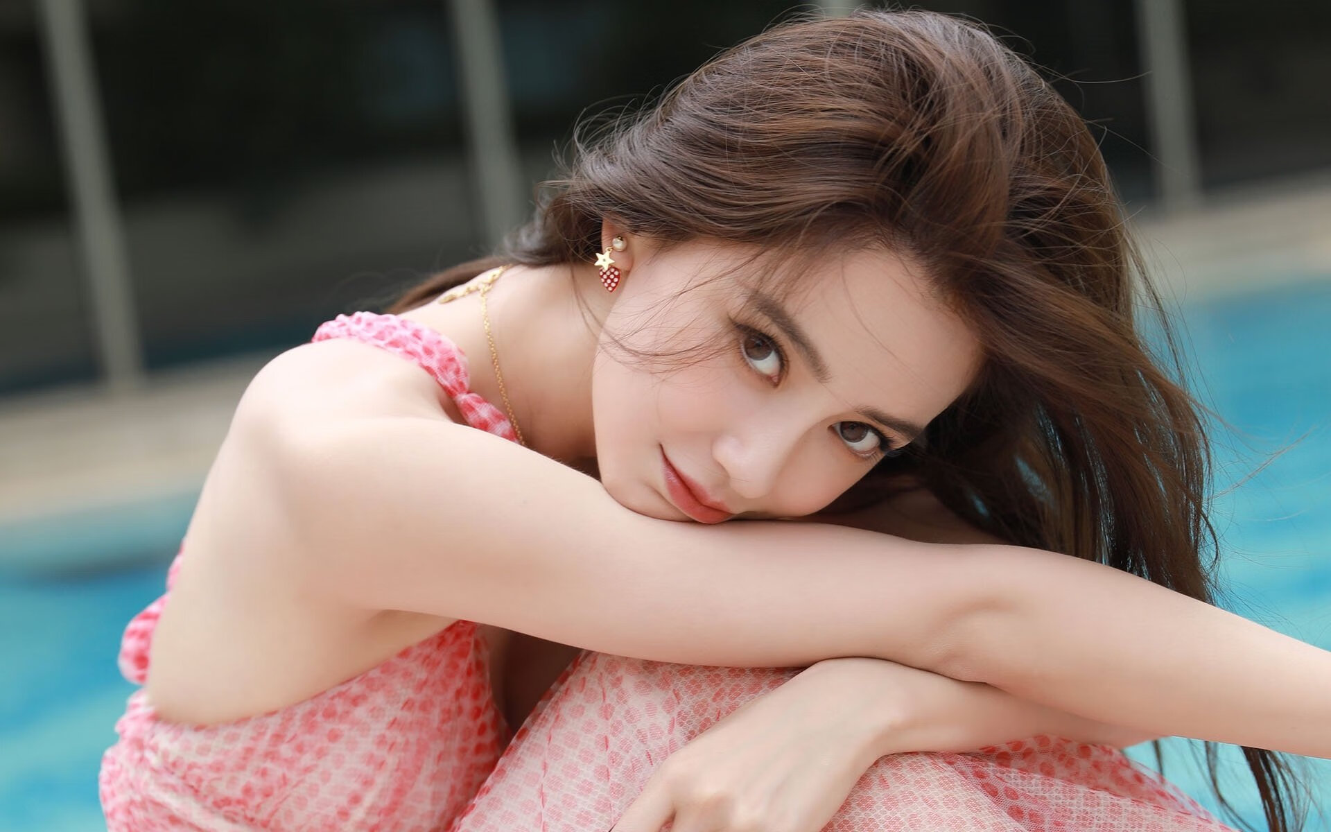 九游娱乐中心-蝶泳项目吉尔吉斯斯坦新星崭露头角，吉尔吉斯斯坦美女旗手